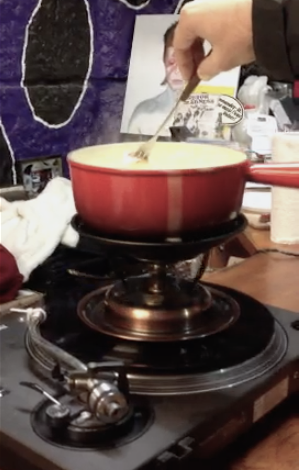 La Fondue légendaire de chez Stigmate Records sur le tourne-disques...